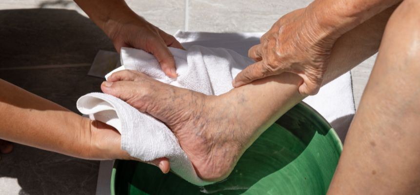 podologia pie podología en el pie de adultos mayores